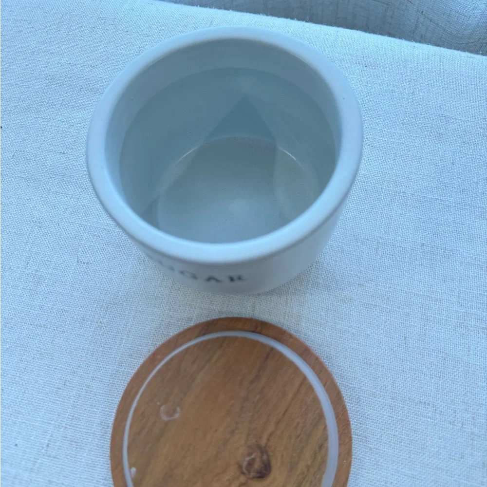 Full set of kitchen items - Picture 9 of 11